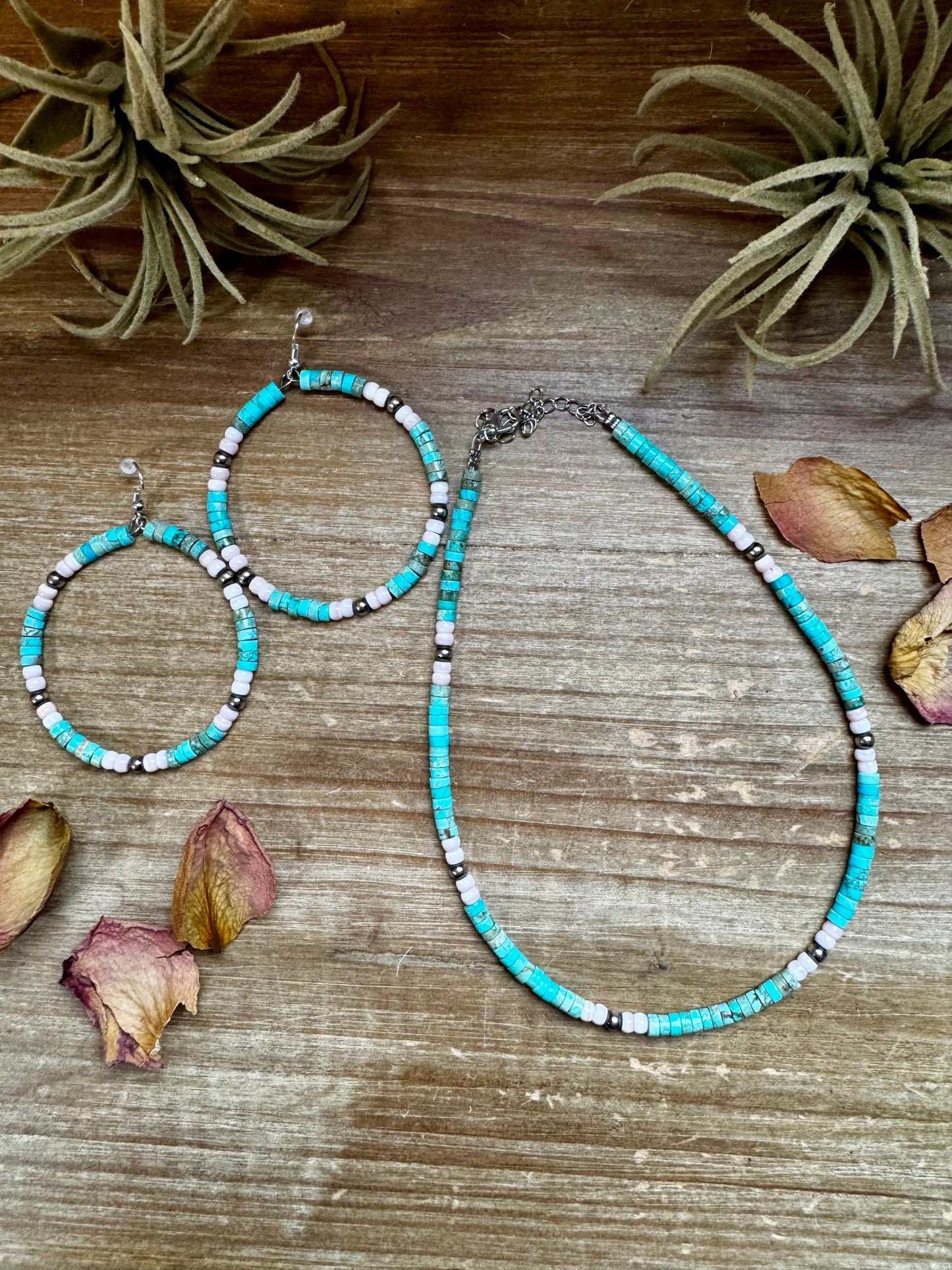 Turquoise Variscite & Pink Conch Hoop Earrings – Exclusive Bijoux FAB Design