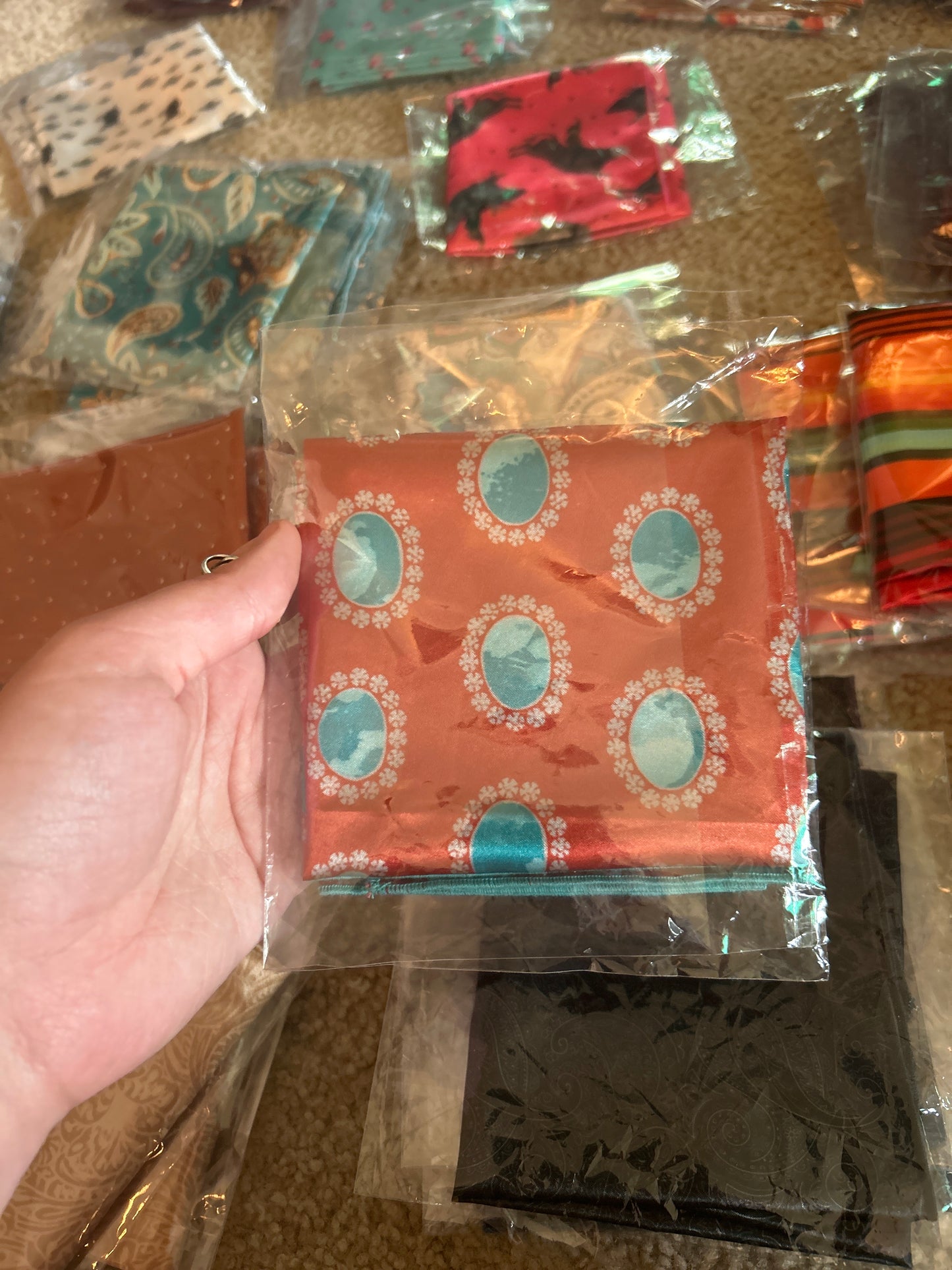 Turquoise Stones Red Mini Wildrag