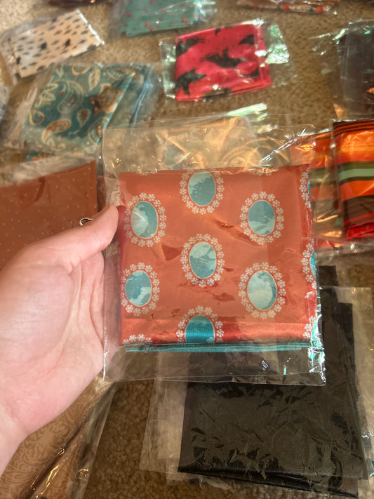 Turquoise Stones Red Mini Wildrag