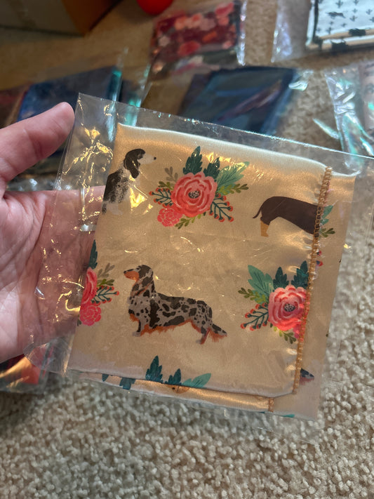 Dachshund & Posies Mini Wildrag