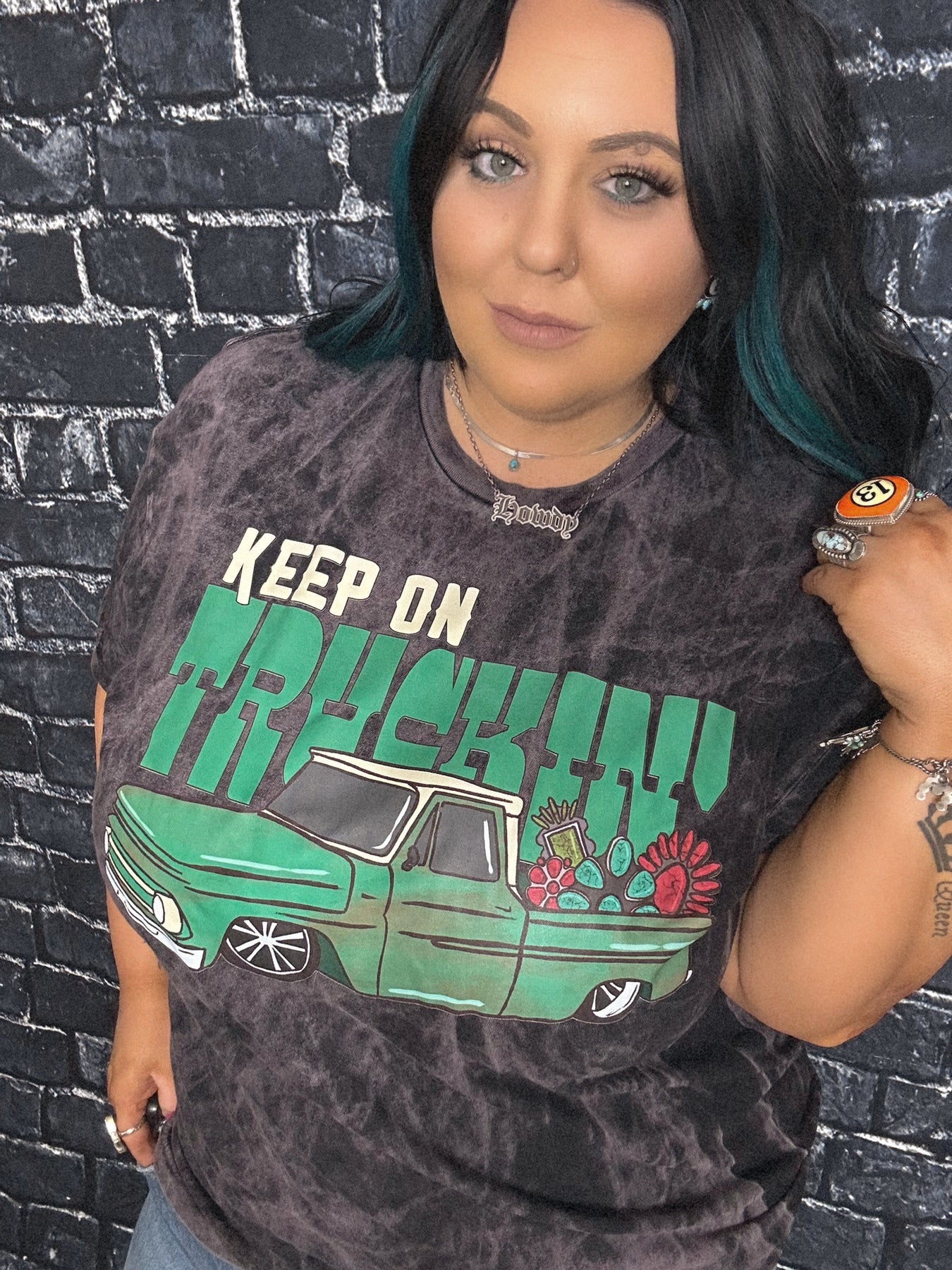 Keep on Truckin tee💠🎱